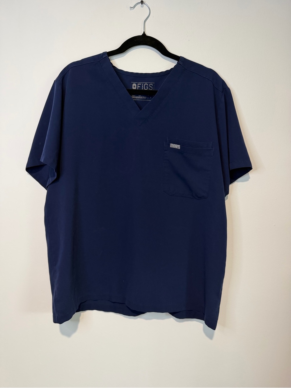 2 Pack FIGS Navy Leon 3-Pocket V-Neck Scrub Tops Mens Large L Lot FM1500